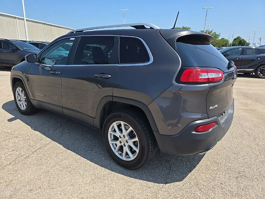 Used 2016 Gray Jeep Latitude image 5