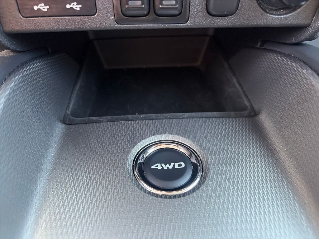 Used 2025 Blue Mitsubishi 2.0 SE image 33