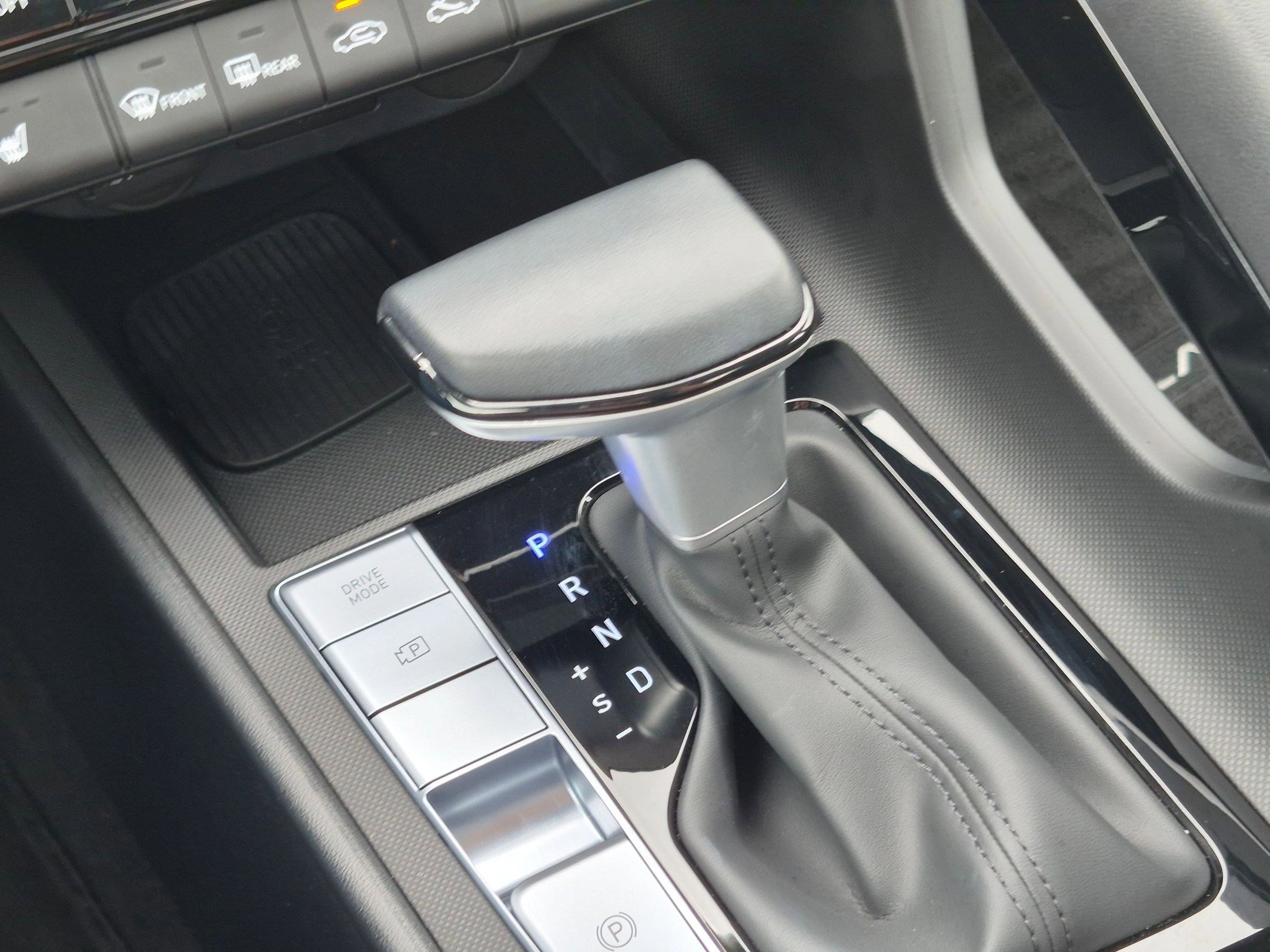 2025 Hyundai Elantra Limited - Photo 15