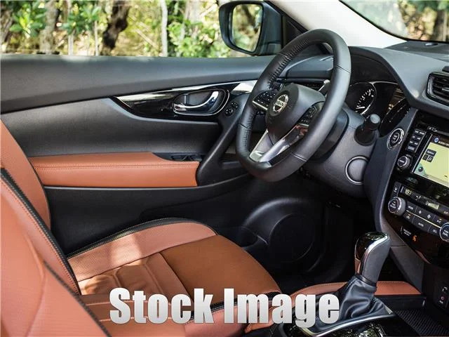 Used 2017 Glacier White Nissan SV Front-wheel Drive image 20
