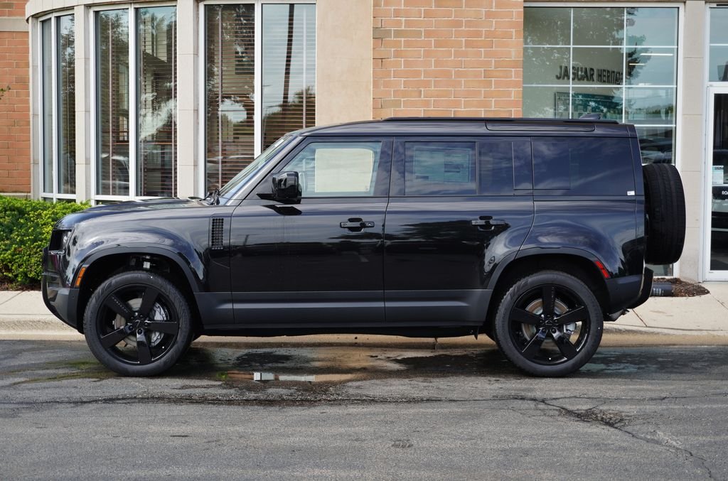New 2026 Santorini Black Land Rover S image 2