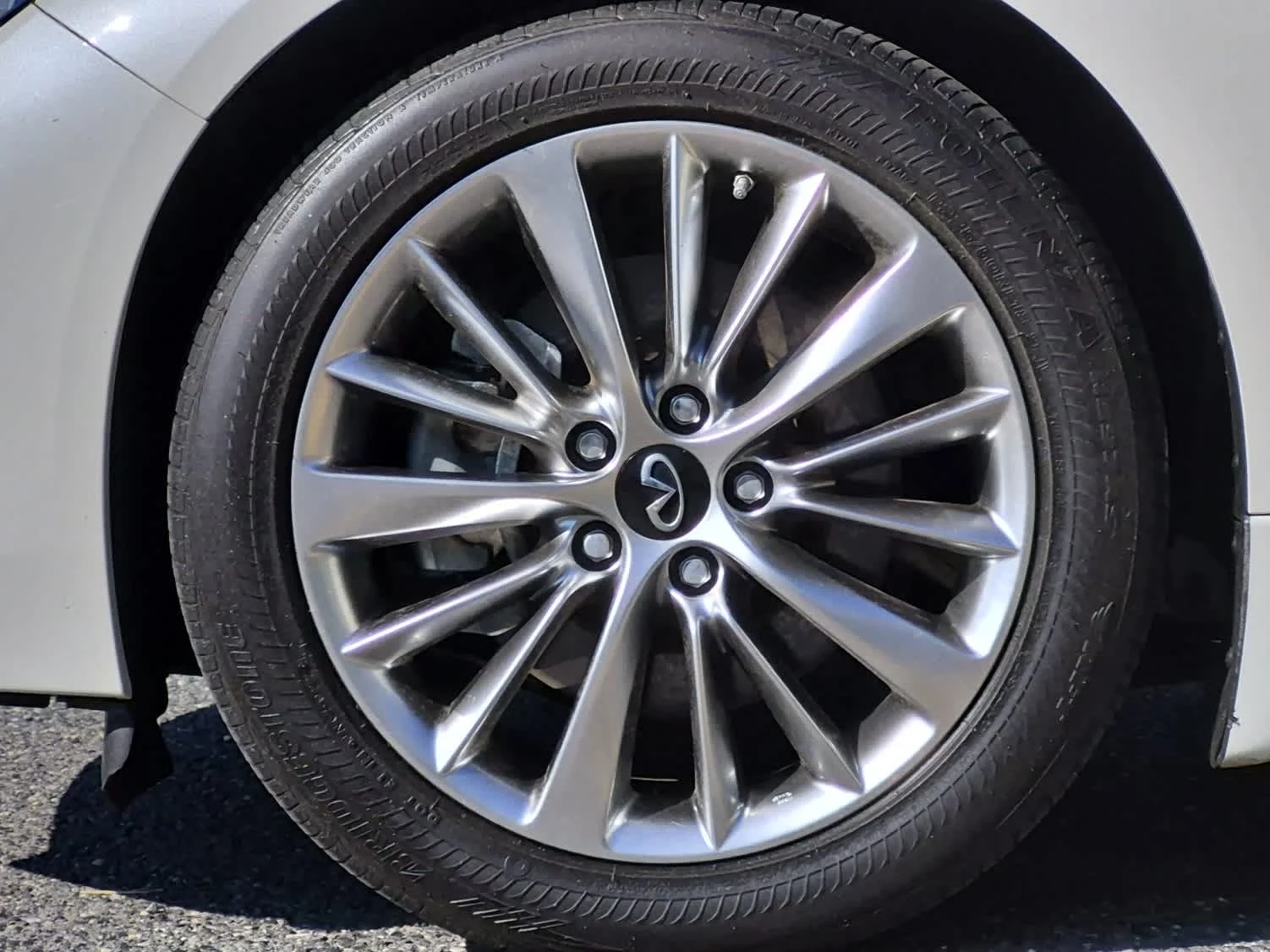 Used 2023 Majestic White INFINITI LUXE image 6
