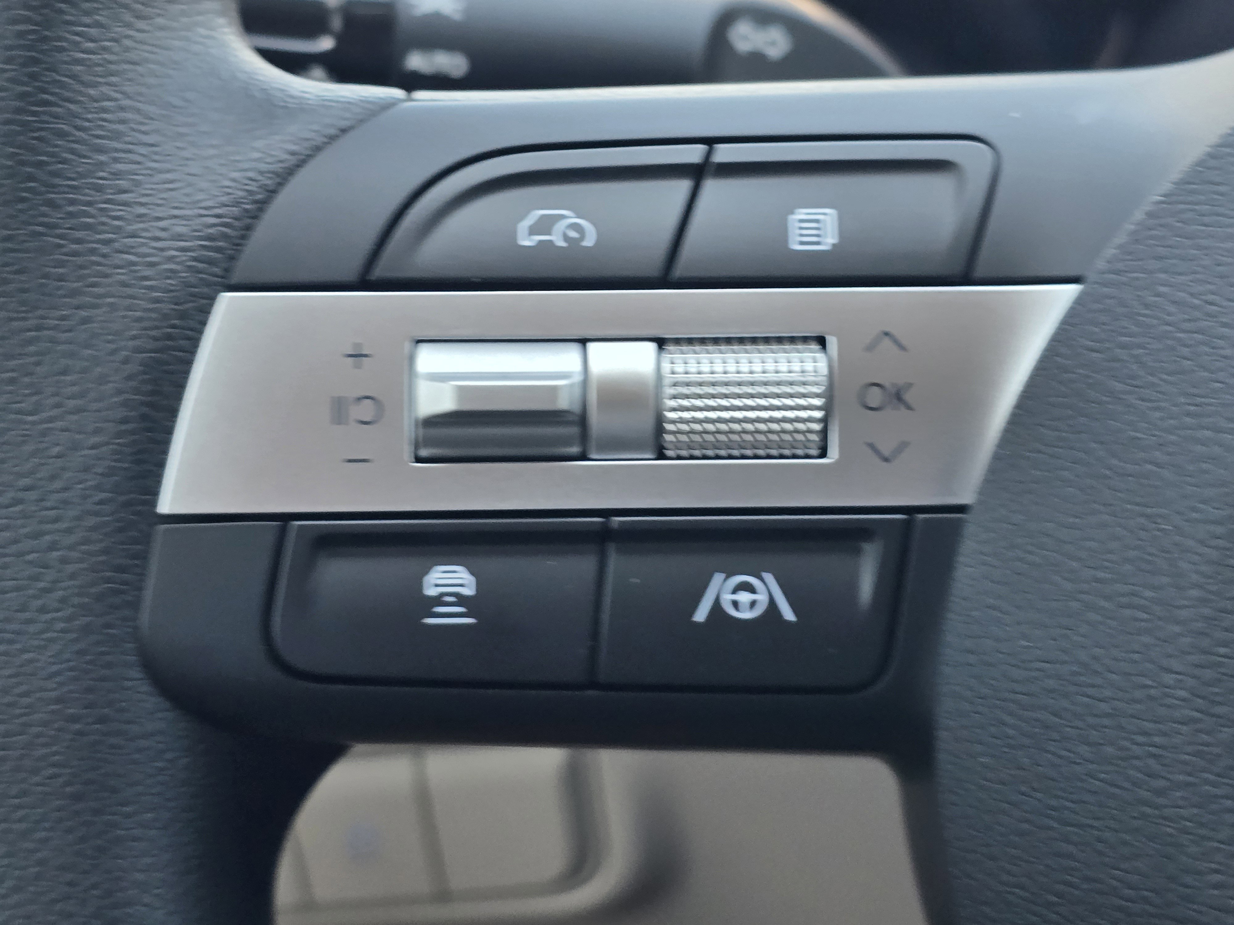 New 2026 Phantom Black Hyundai SEL FWD image 24