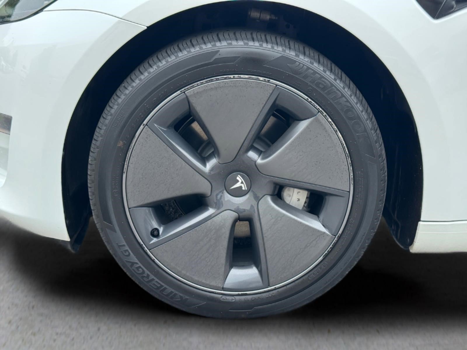 Used 2023  Tesla Base image 28
