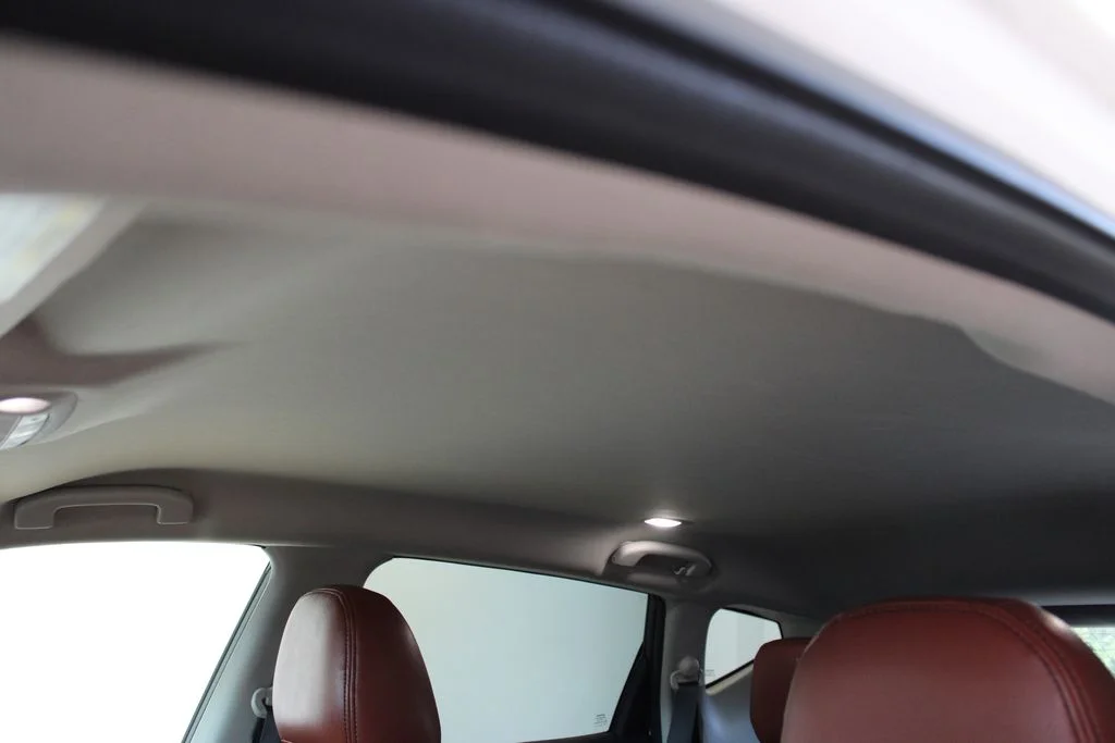 Used 2020 Pearl White Nissan S image 27