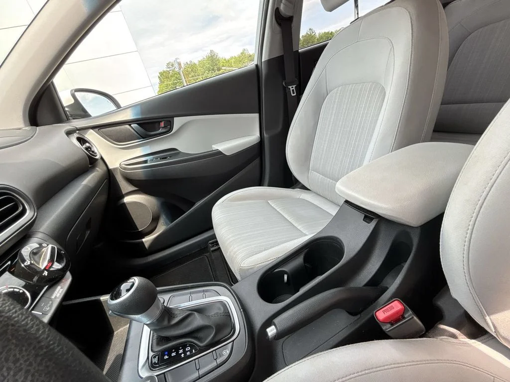 Used 2023 White Hyundai SEL image 22