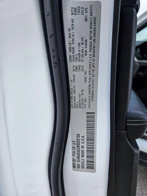 Used 2024 White Jeep Altitude image 31