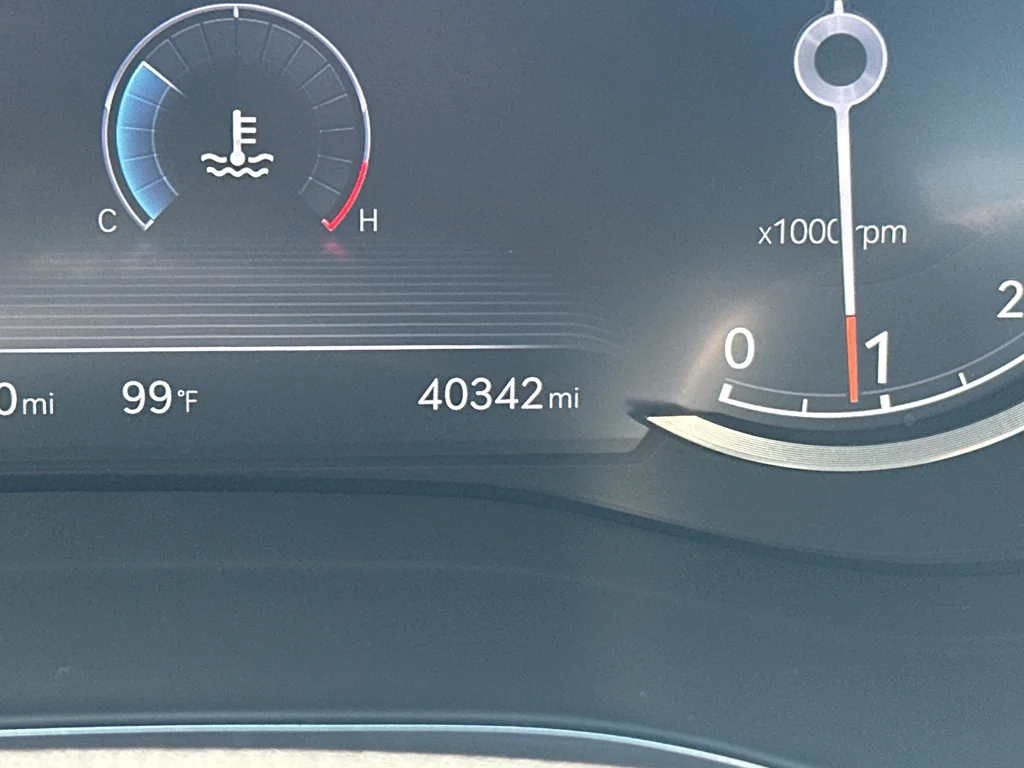Used 2025  Genesis 2.5T image 18