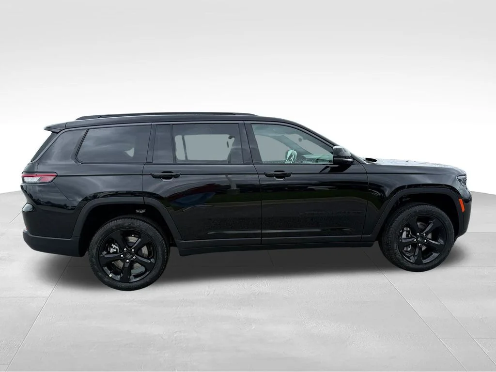 New 2026 Diamond Black Crystal Pearl-Coat Exterior Paint Jeep Limited image 31