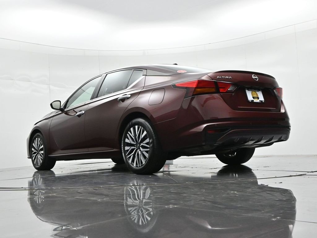 Used 2025 Garnet Pearl Nissan SV FWD image 18