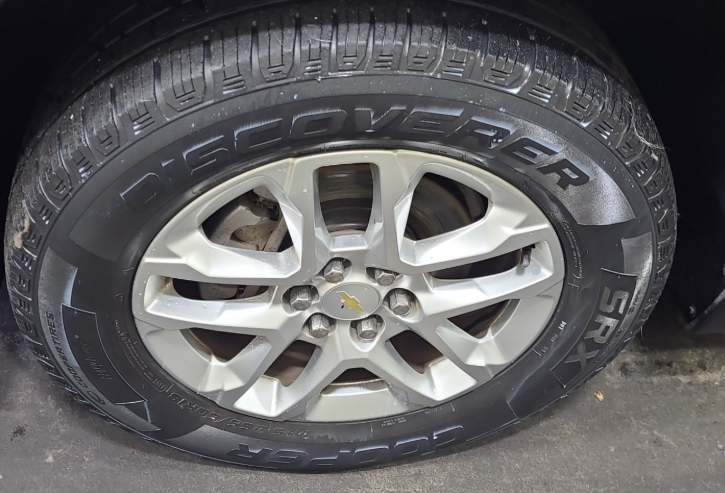Used 2019 SILVER ICE METALLIC Chevrolet LT Cloth image 4