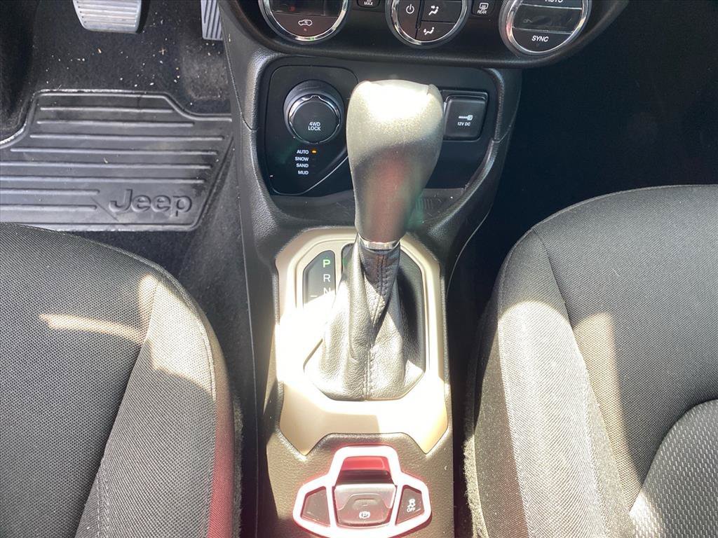 Used 2017 Glacier Metallic Jeep Latitude image 12
