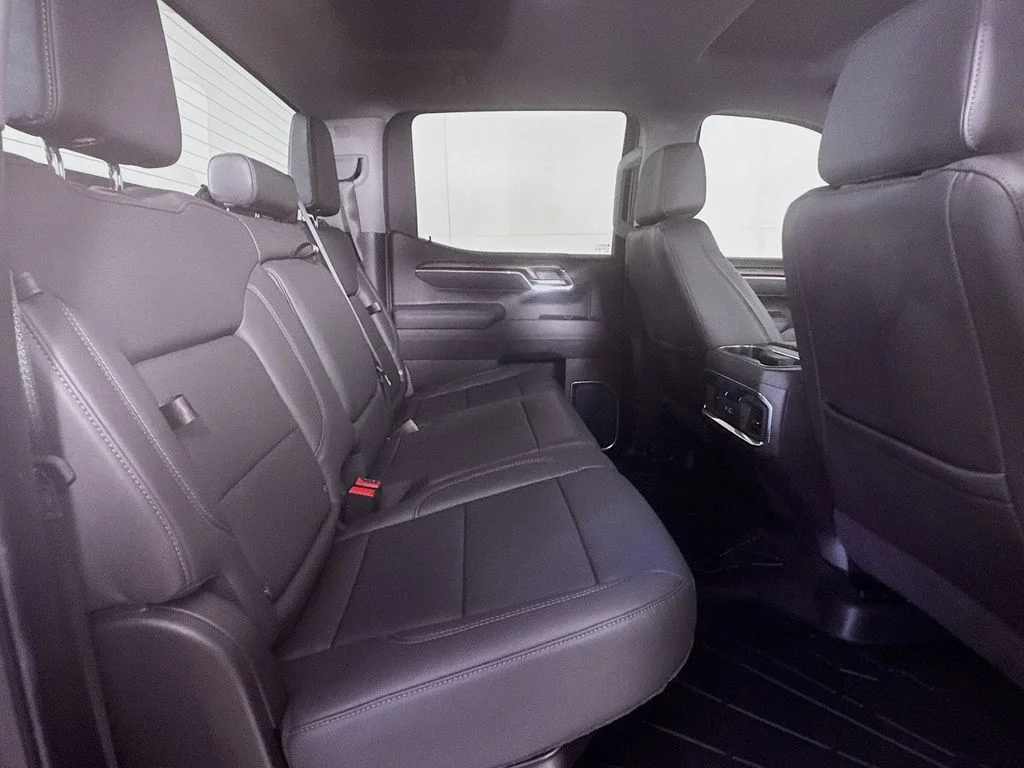 Used 2025 Red GMC SLT image 32