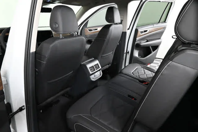 New 2026 Opal White Pearl Volkswagen 2.0T SE w/Technology image 16
