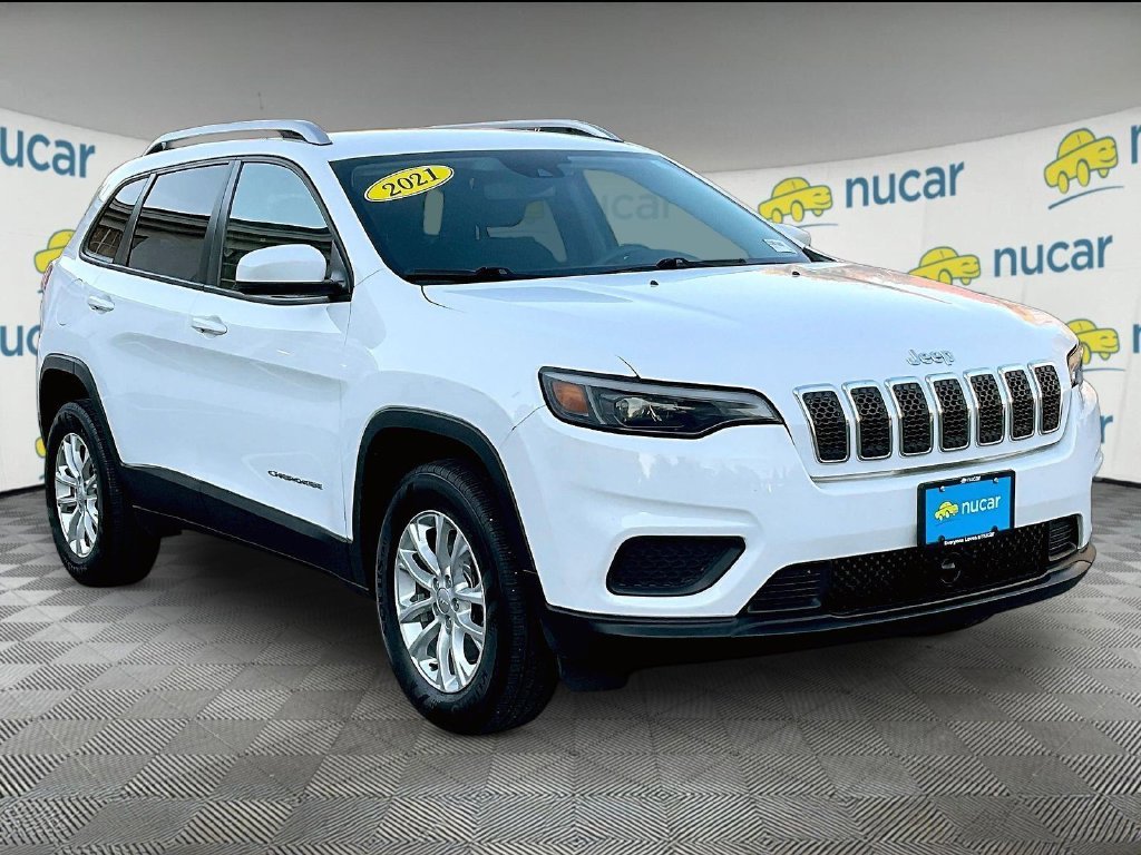 Used 2021 White Jeep Latitude image 1