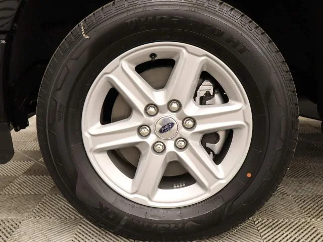 New 2026 Agate Black Metallic Ford XLT image 32
