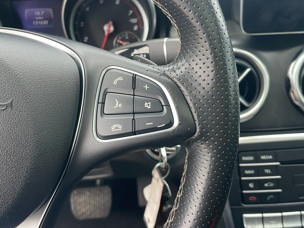 Used 2018 White Mercedes-Benz GLA 250 image 20