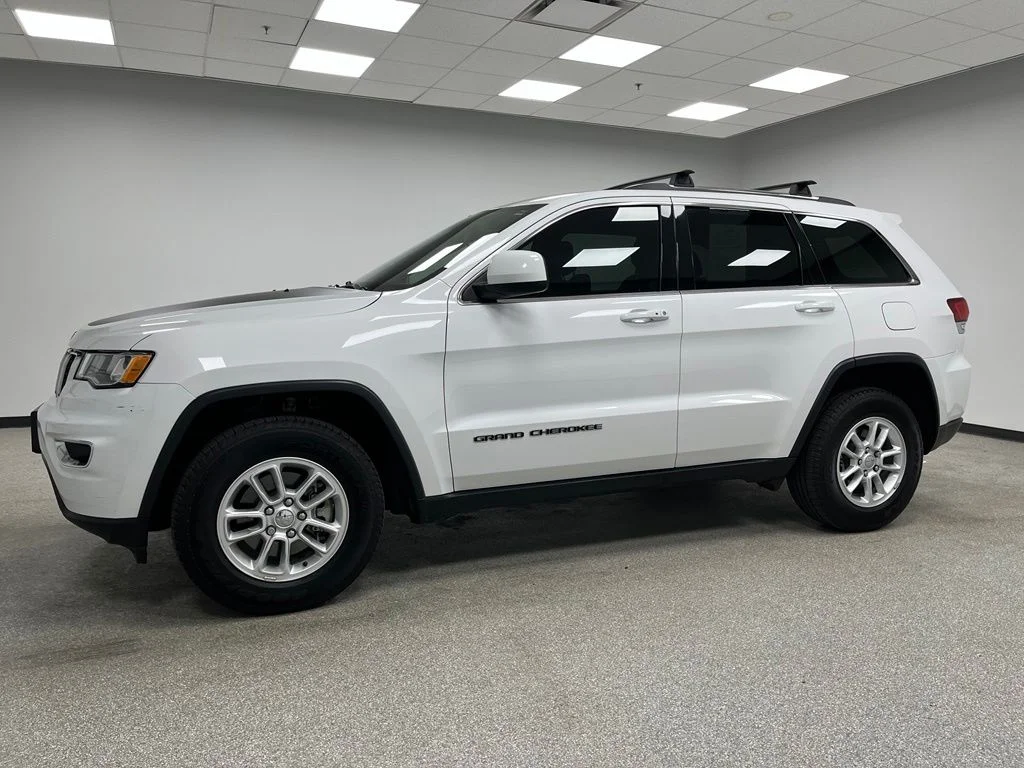 Used 2020 White Jeep Laredo E image 6