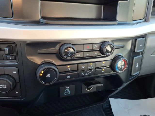 Used 2025 White Ford XL image 27