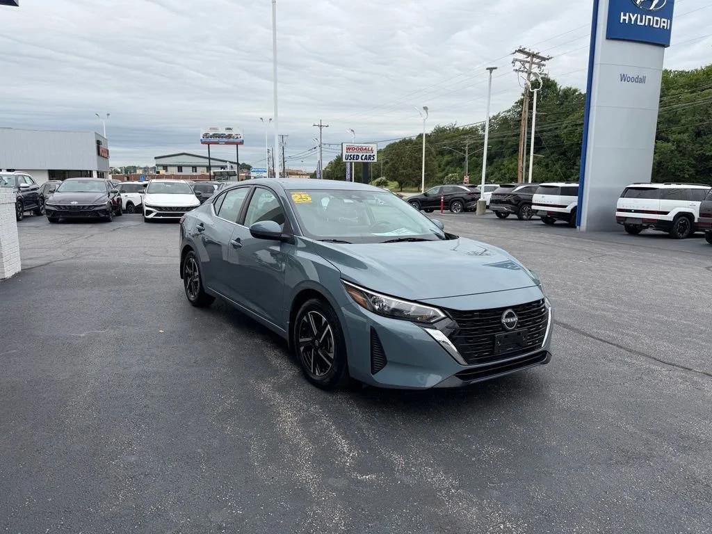 Used 2025 Gray Nissan SV image 3