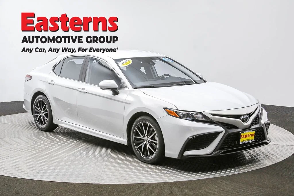Used 2023 Gray Toyota SE image 3