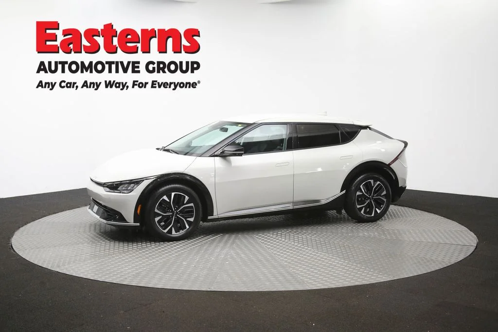 Used 2023 White Kia Wind image 61