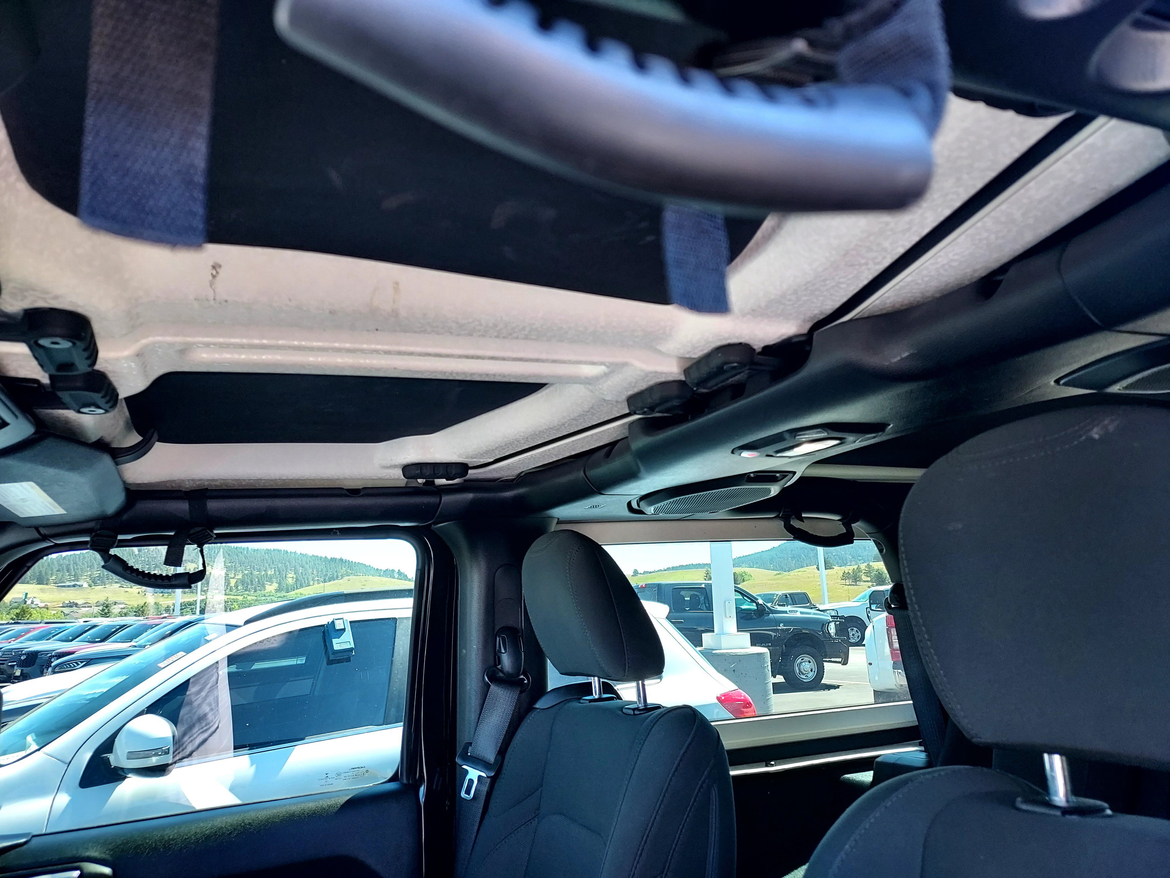 Used 2018 Black Clearcoat Jeep Sport S image 12