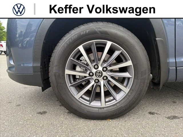 Used 2018 Blue Toyota XLE image 11