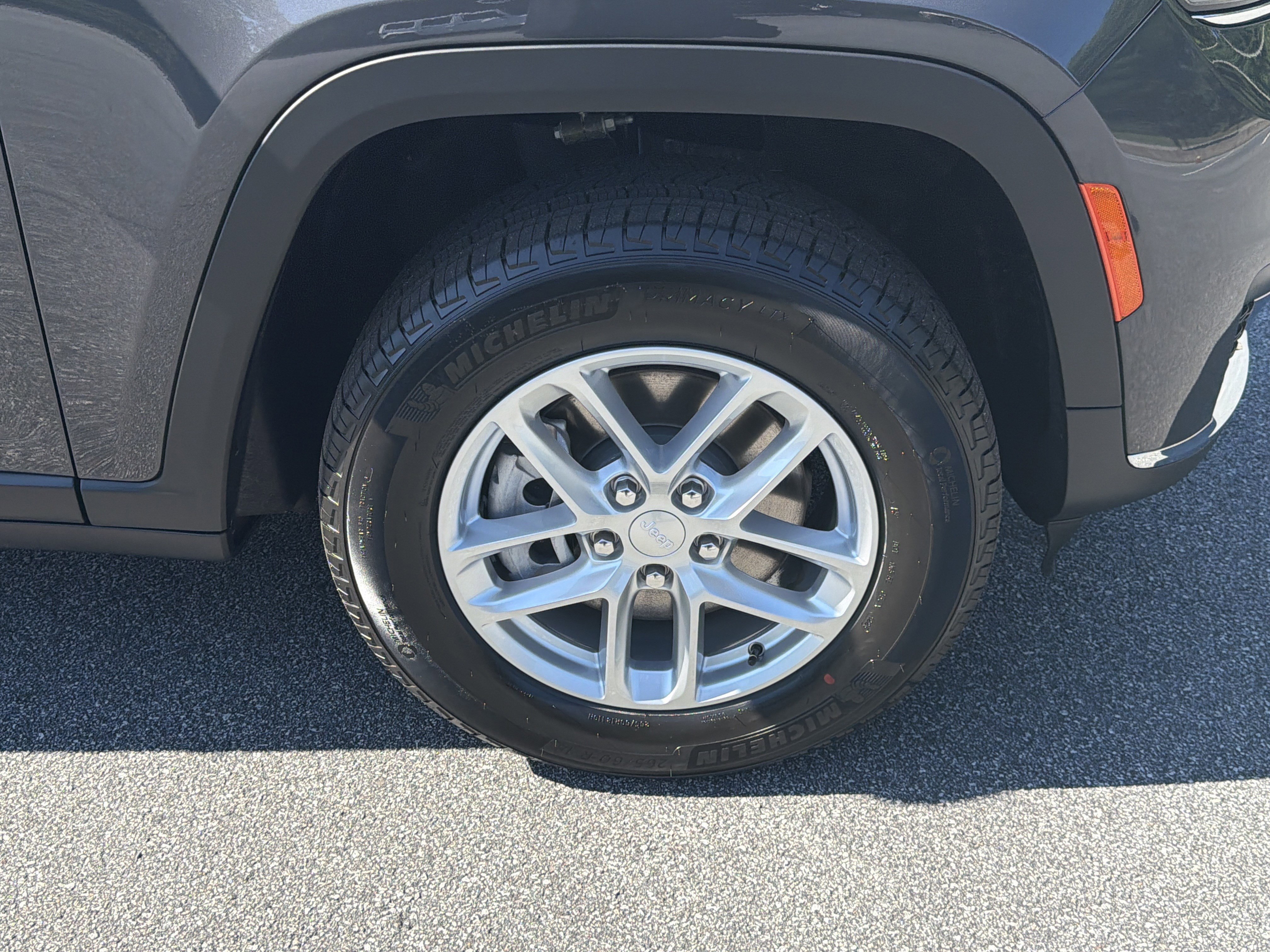 New 2026 Baltic Gray Metallic Clear-Coat Exterior Paint Jeep Laredo image 14