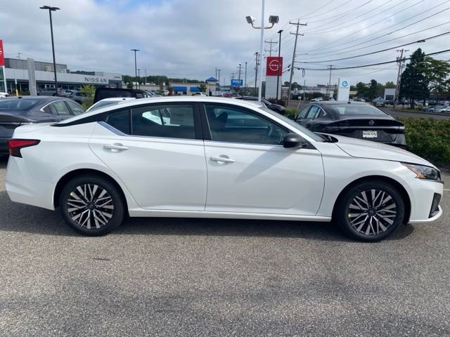New 2026 Pearl White Nissan 2.5 SV image 2
