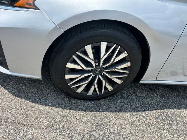 Used 2024 Silver Nissan 2.5 SV image 10