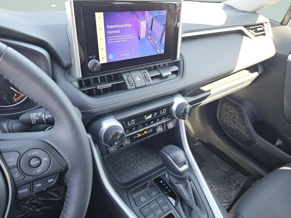 Certified Used 2025 Pearl Toyota XLE Premium image 34