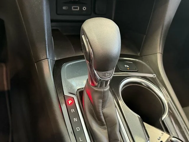 Used 2022 Red Chevrolet Premier image 23