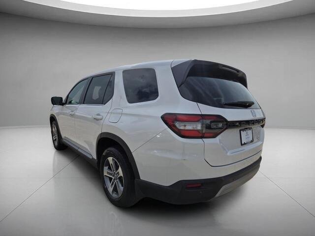 Used 2024 Platinum White Pearl Honda EX-L w/Rear Captain