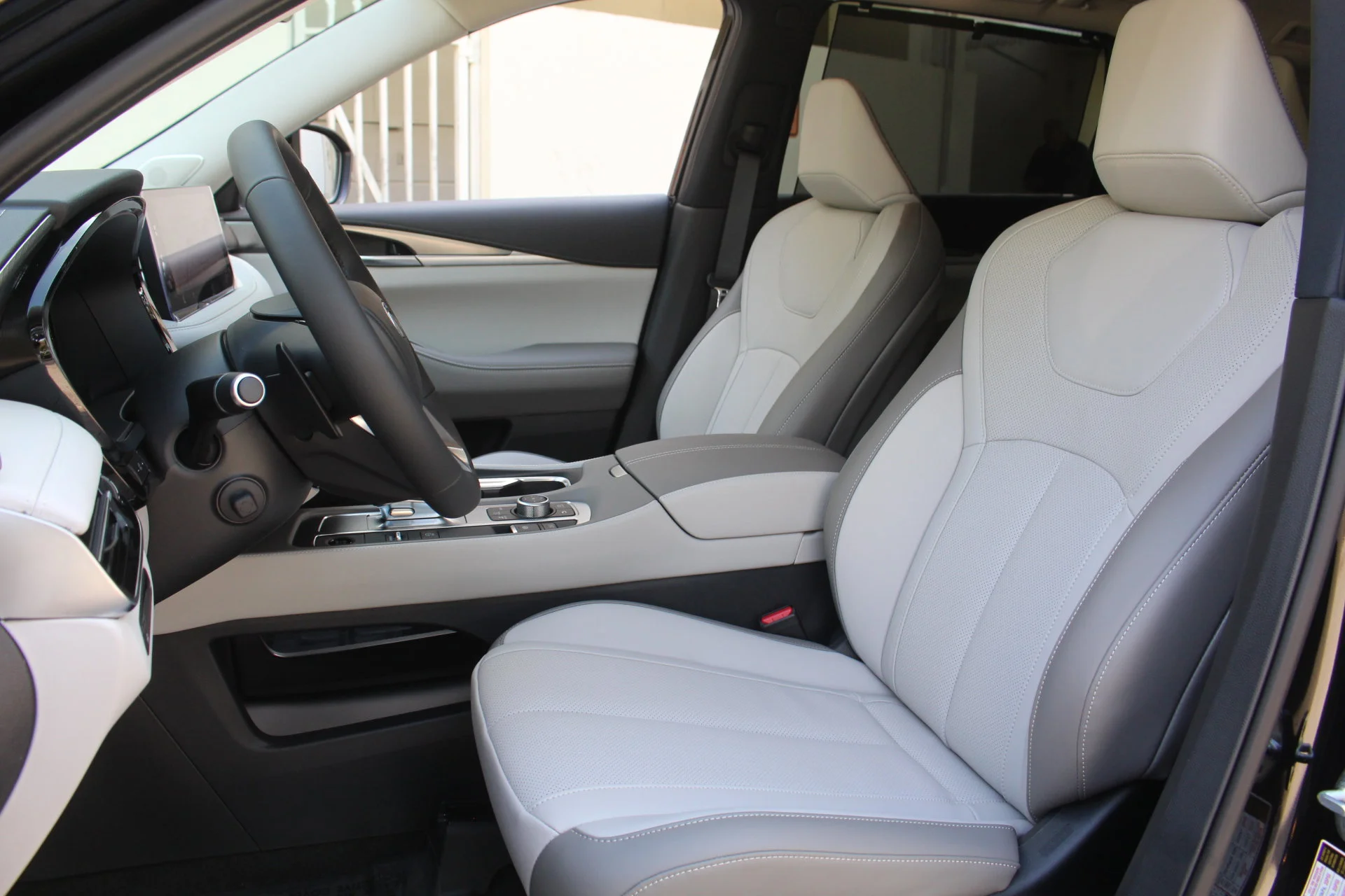 2026 INFINITI QX60 LUXE - Photo 12
