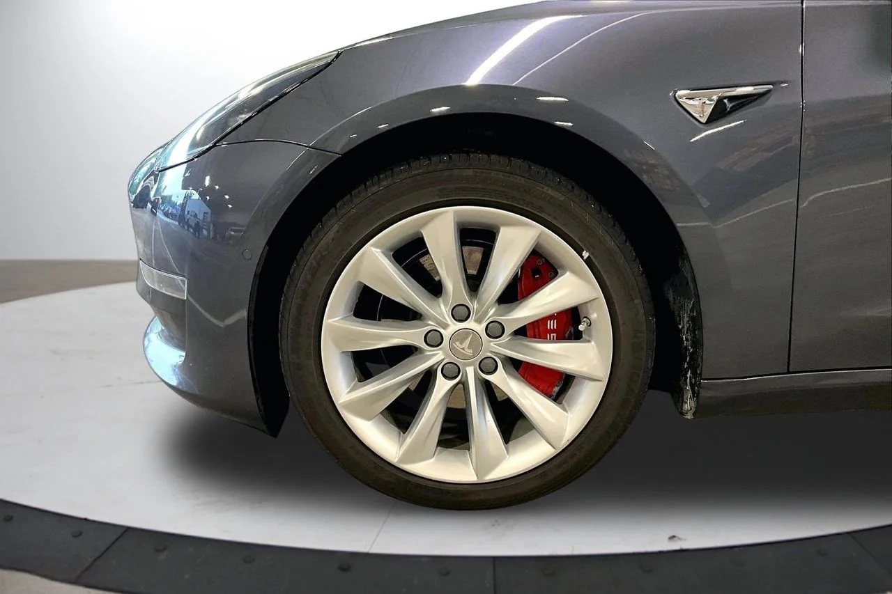 Used 2019  Tesla Long Range image 32