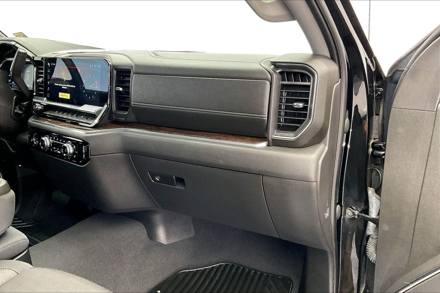 Used 2023 Onyx Black GMC Elevation image 15