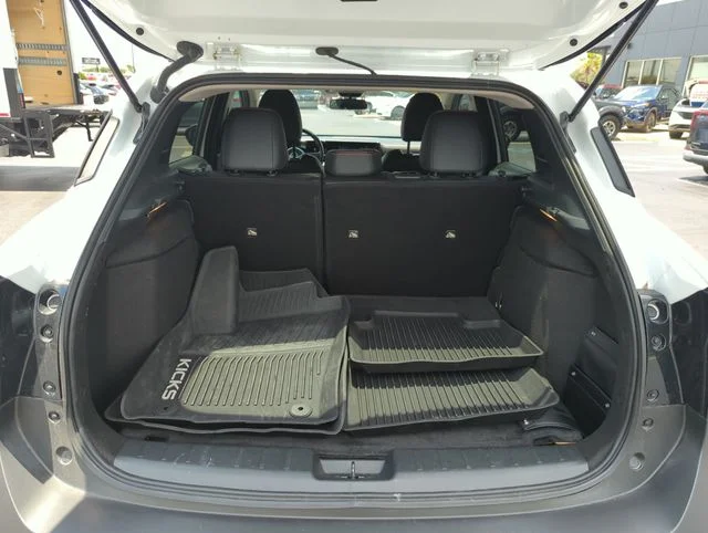 Used 2025 White Nissan SR image 19