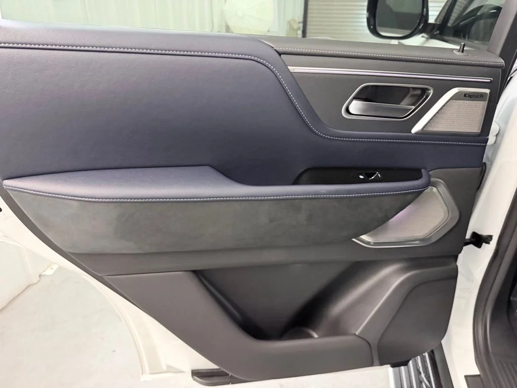 New 2027 RADIANT WHITE INFINITI Sport 4WD image 40