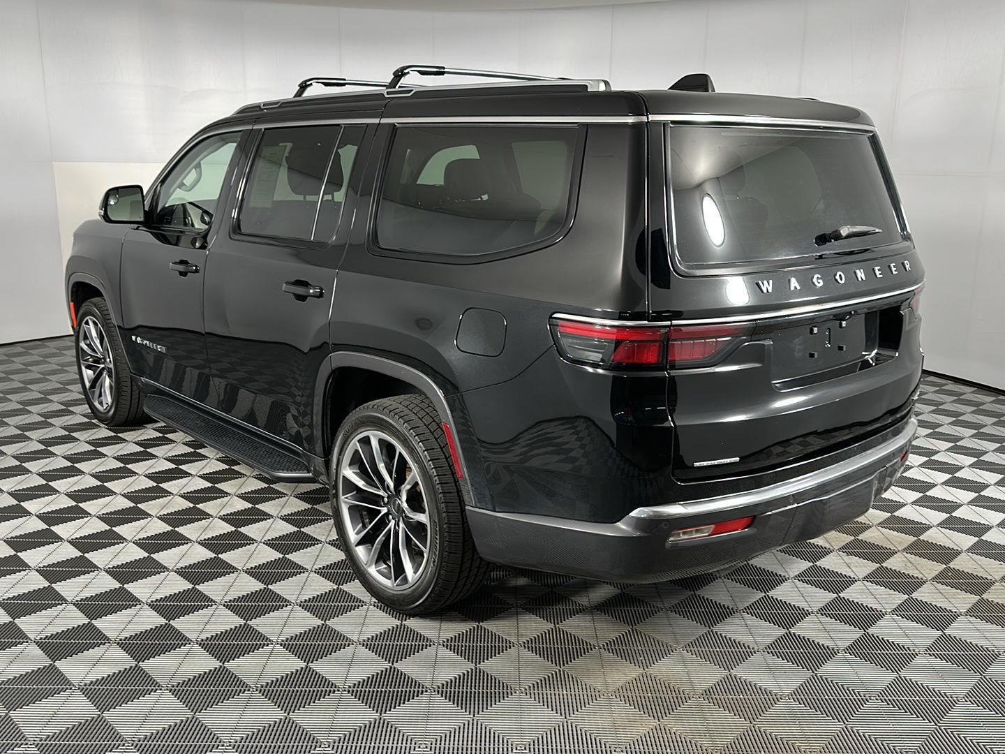 Used 2022 Diamond Black Crystal Pearlcoat Jeep Series II image 9