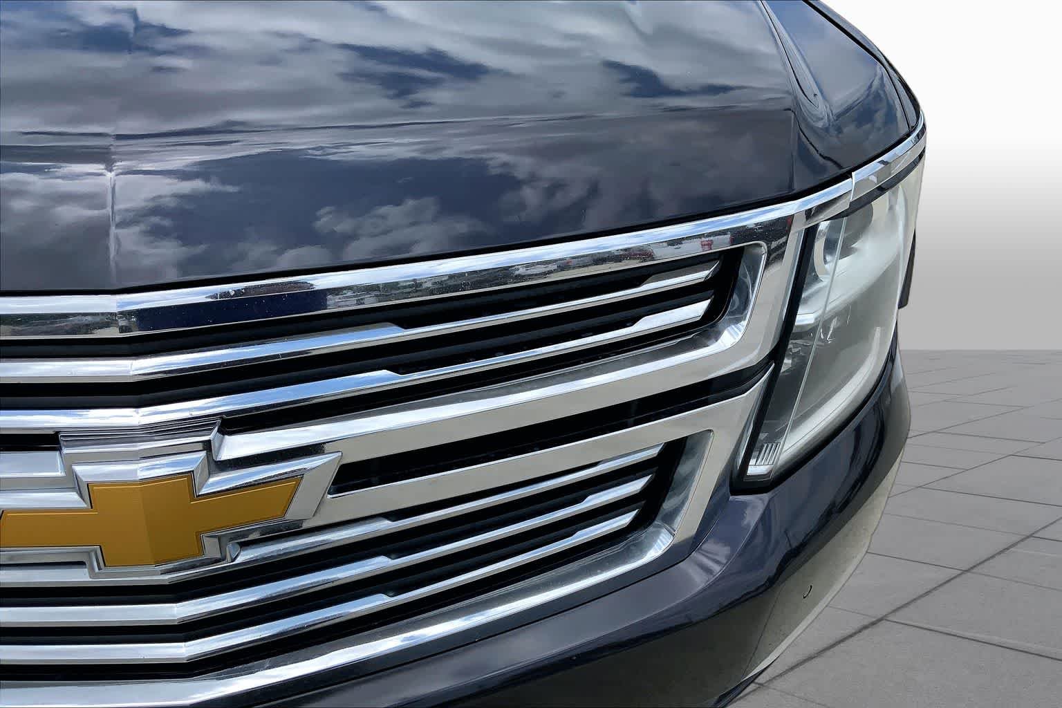 Used 2018 Tungsten Metallic Chevrolet Premier image 28