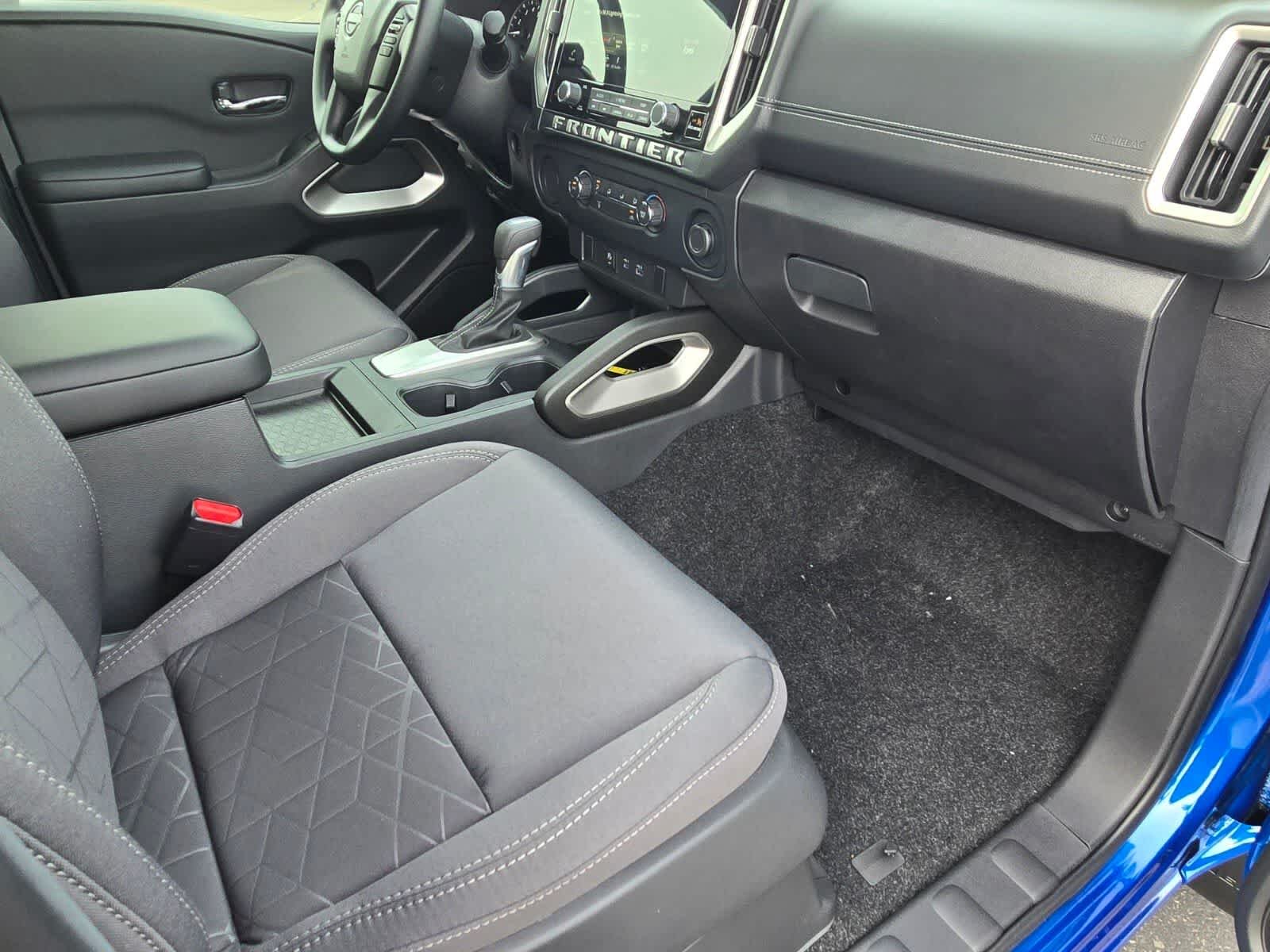Nuevo 2026 Bluestone Pearl Nissan Crew Cab SV imagen 13