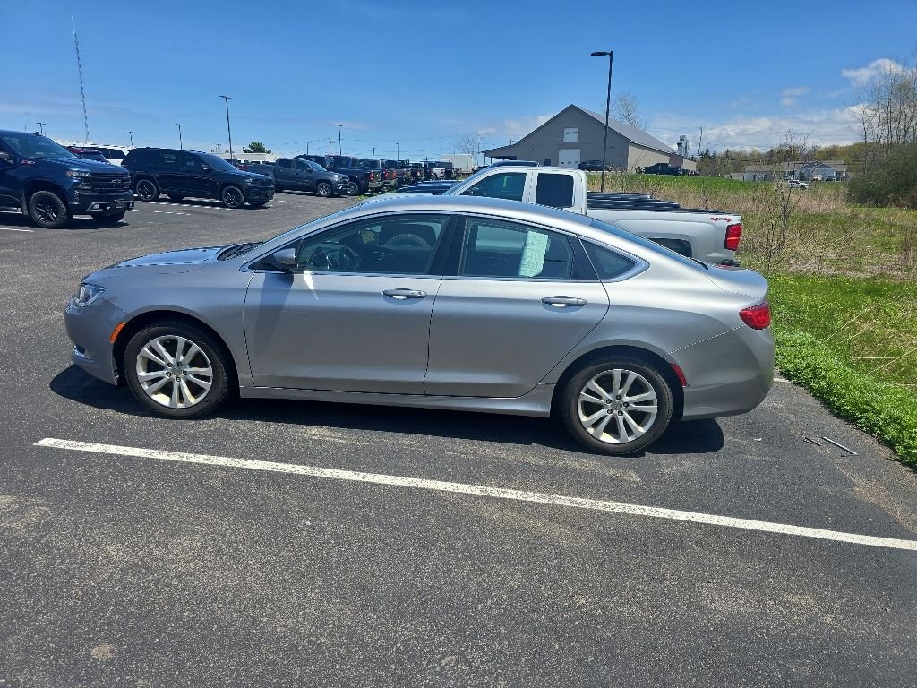 Used 2015 Silver Chrysler Limited image 4