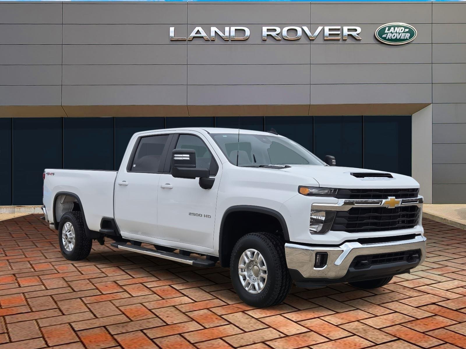 Used 2025 Summit White Chevrolet LT image 3
