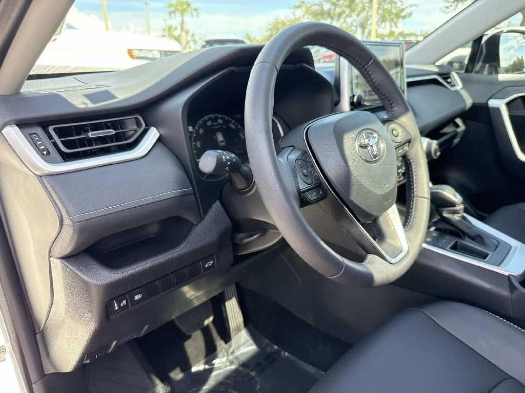 Used 2025 Beige Toyota XLE Premium image 23