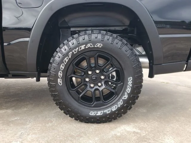 New 2026 Diamond Black Crystal Pearl-Coat Exterior Paint RAM Rebel image 10