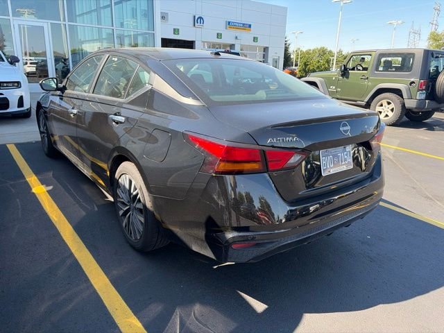 Used 2025 Black Nissan 2.5 SV image 3