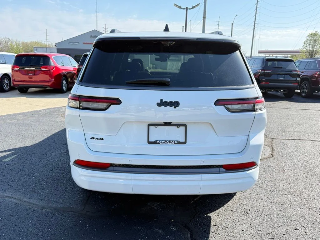 New 2026 Bright White Clear-Coat Exterior Paint Jeep Limited image 6