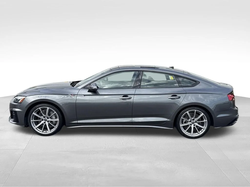 Used 2025 Daytona Gray Pearl Effect Audi 45 S line Premium image 4