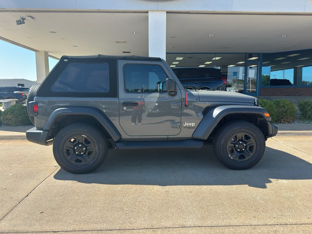 Used 2018 Sting-Gray Clearcoat Jeep Sport image 7